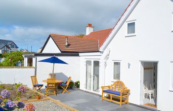 One Dolfor Holiday Cottage