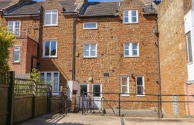Flat 3, 4 St. Edmunds Terrace Apartment