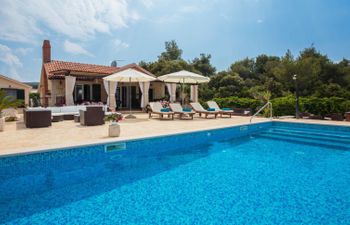 Villa Mutnik Holiday Home