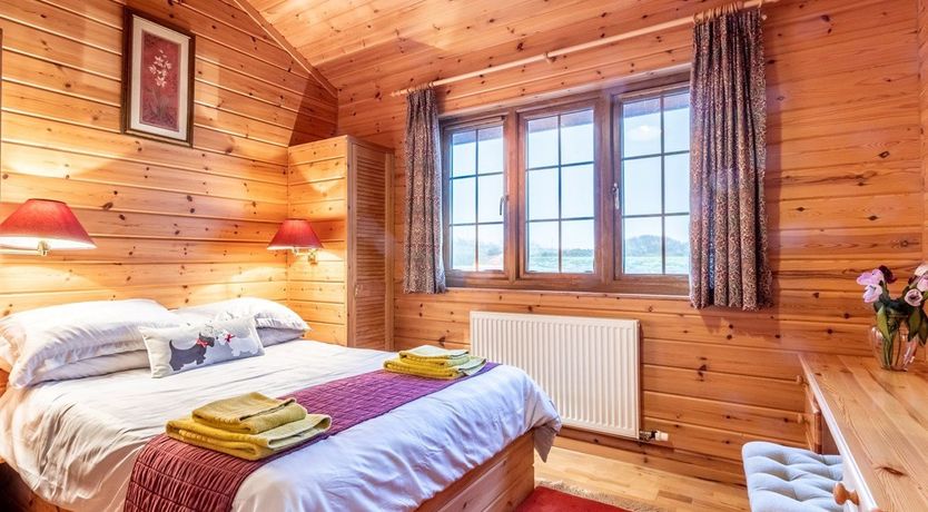 Photo of 4 Bed in Higher Clovelly