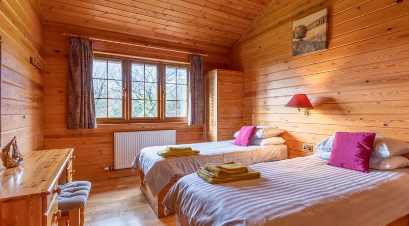 Photo of 4 Bed in Higher Clovelly