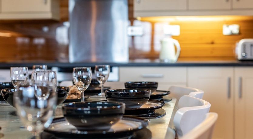 Photo of 4 Bed in Higher Clovelly