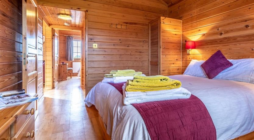 Photo of 2 Bed in Higher Clovelly