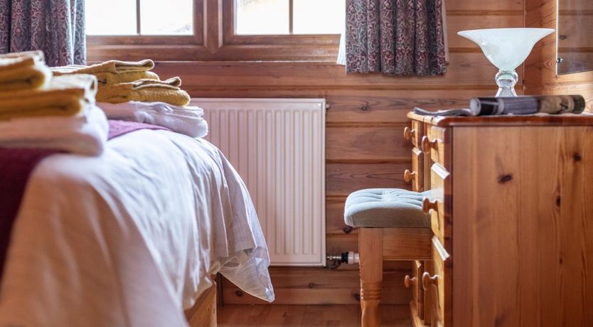 Photo of 2 Bed in Higher Clovelly