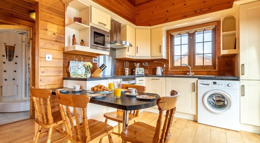 Photo of 2 Bed in Higher Clovelly