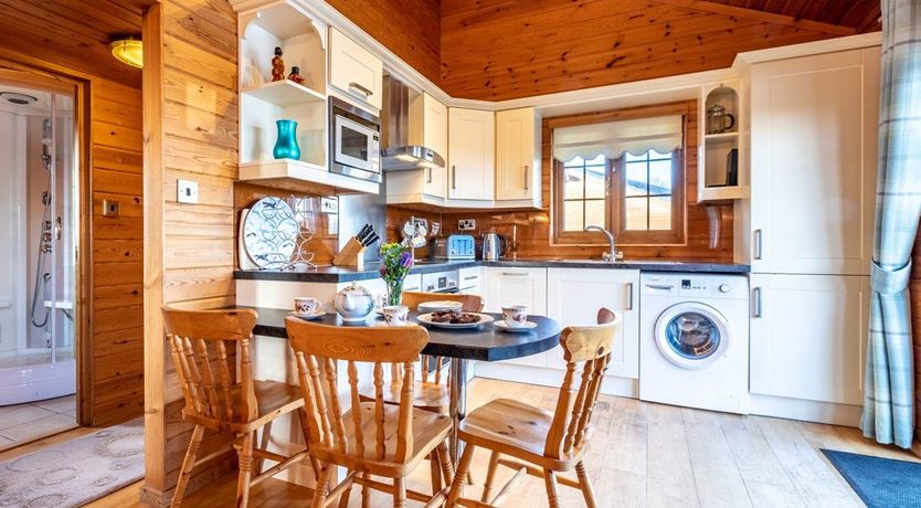 Photo of 2 Bed in Higher Clovelly