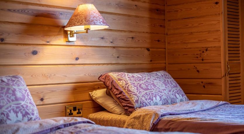 Photo of 2 Bed in Higher Clovelly