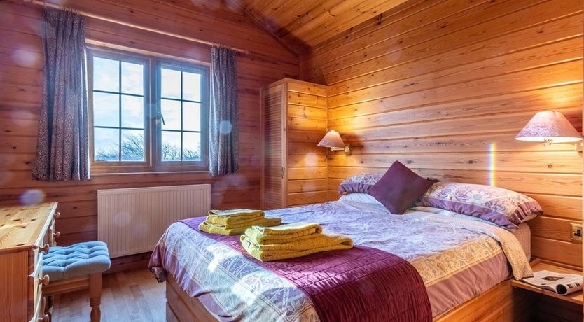 Photo of 2 Bed in Higher Clovelly