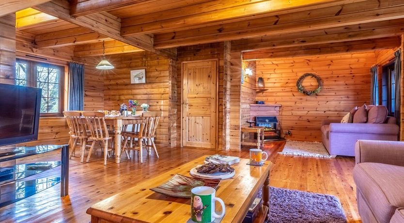 Photo of 3 Bed in Higher Clovelly