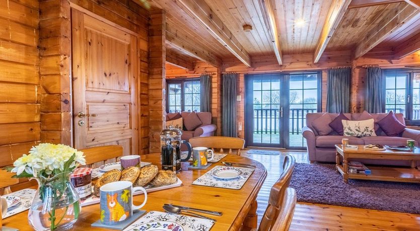 Photo of 3 Bed in Higher Clovelly