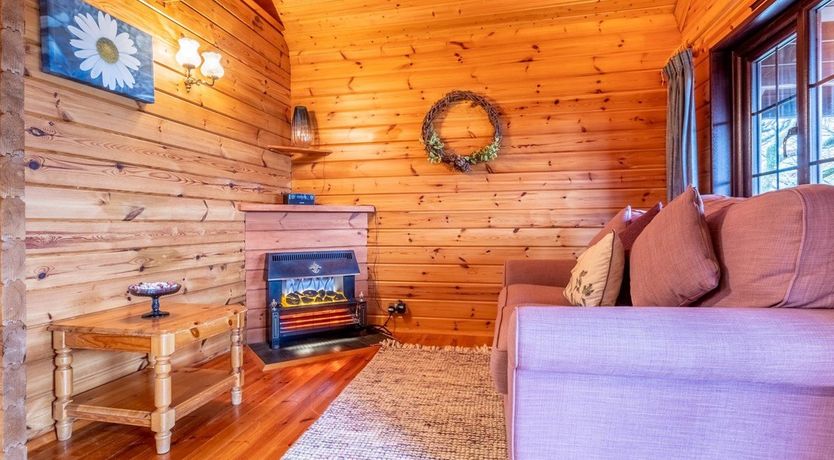 Photo of 3 Bed in Higher Clovelly