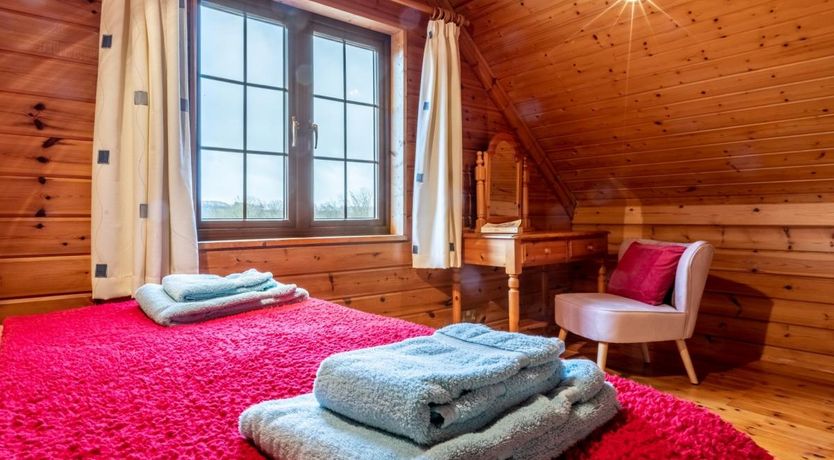 Photo of 3 Bed in Higher Clovelly