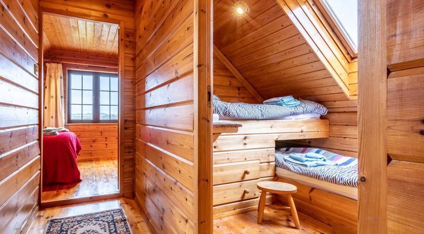 Photo of 3 Bed in Higher Clovelly