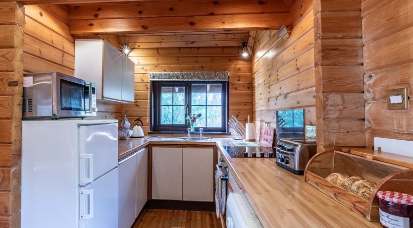 Photo of 3 Bed in Higher Clovelly