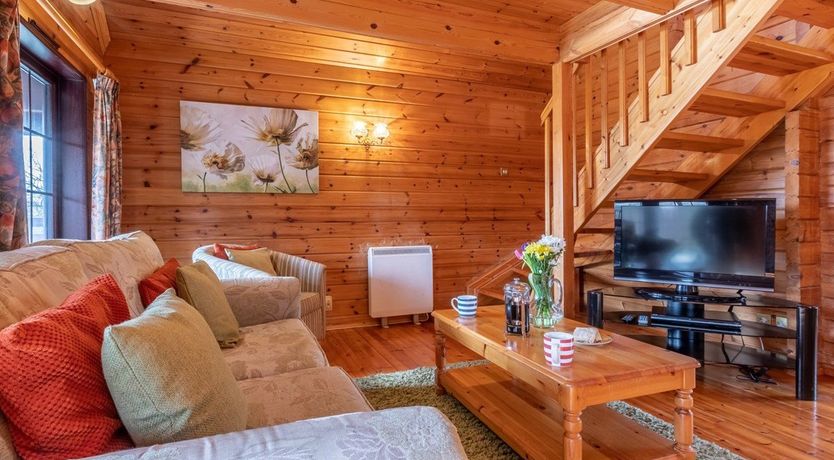 Photo of 3 Bed in Higher Clovelly