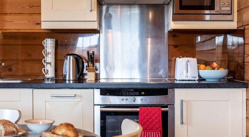 Photo of 2 Bed in Higher Clovelly