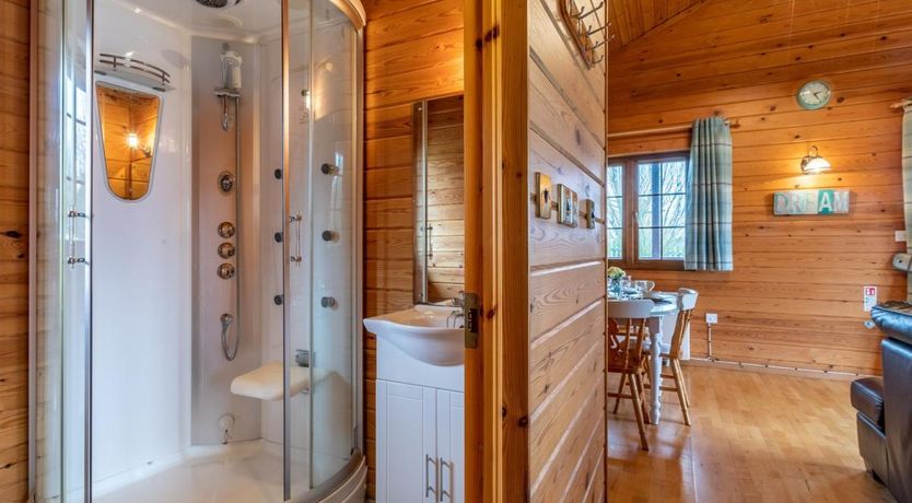 Photo of 2 Bed in Higher Clovelly