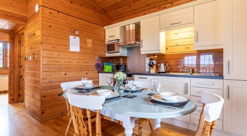 Photo of 2 Bed in Higher Clovelly