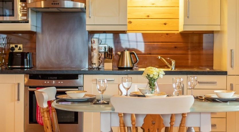 Photo of 2 Bed in Higher Clovelly