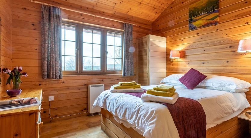 Photo of 2 Bed in Higher Clovelly