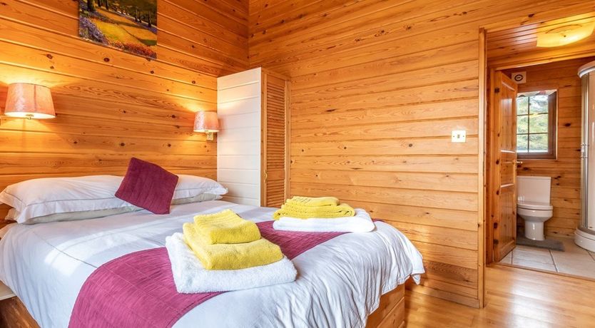 Photo of 2 Bed in Higher Clovelly