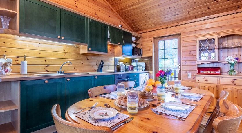 Photo of 4 Bed in Higher Clovelly