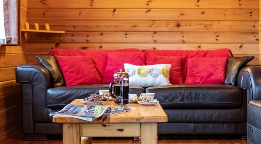 Photo of 4 Bed in Higher Clovelly