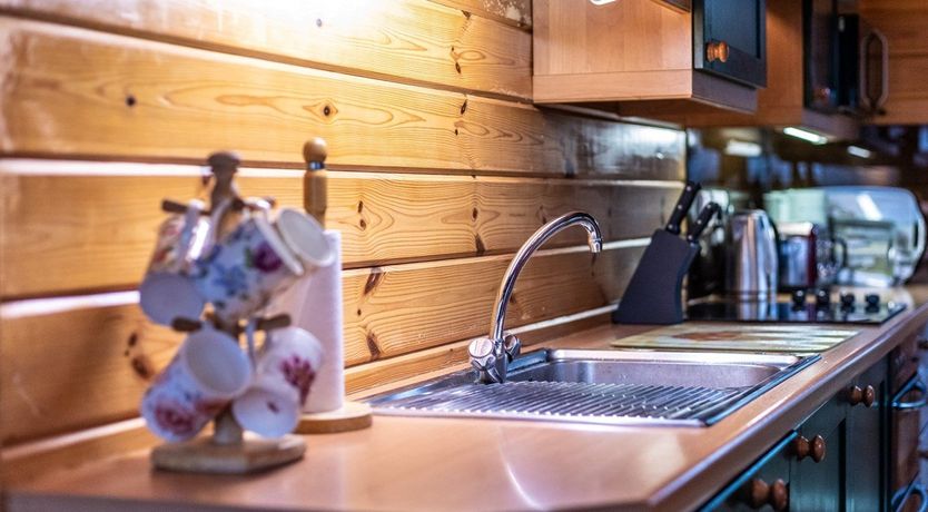 Photo of 4 Bed in Higher Clovelly