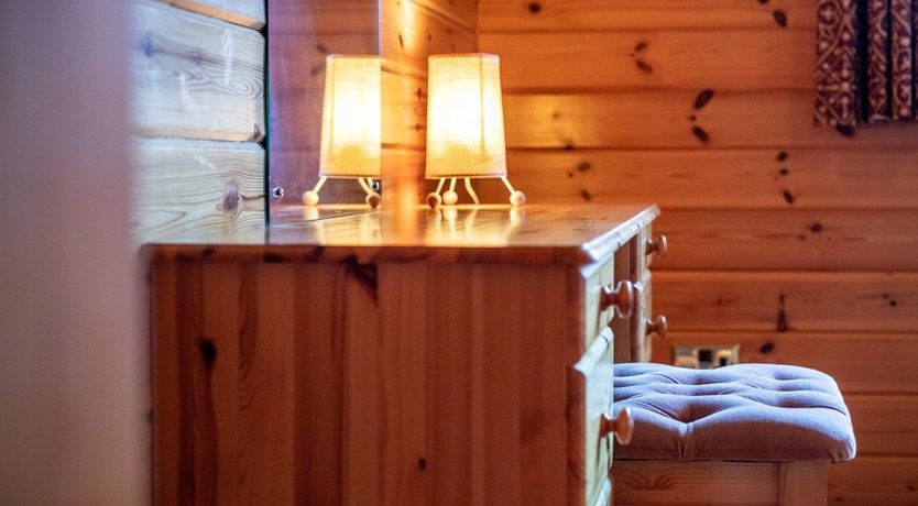 Photo of 4 Bed in Higher Clovelly