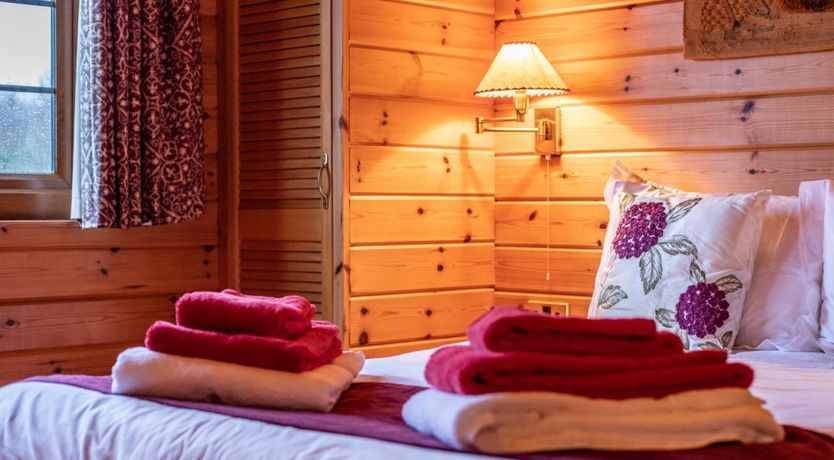 Photo of 4 Bed in Higher Clovelly