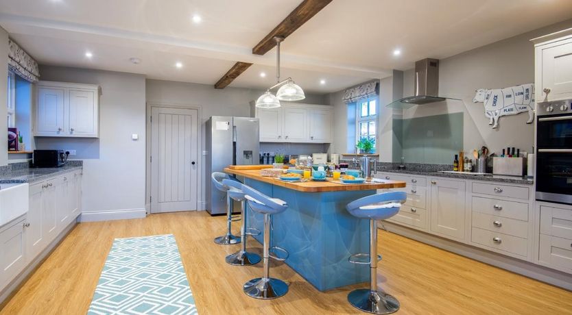 Photo of 5 Bed in Tybroughton