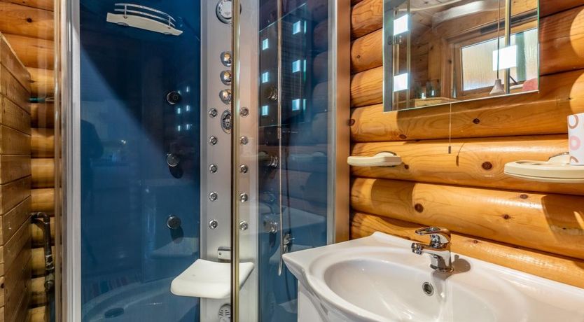 Photo of 2 Bed in Higher Clovelly