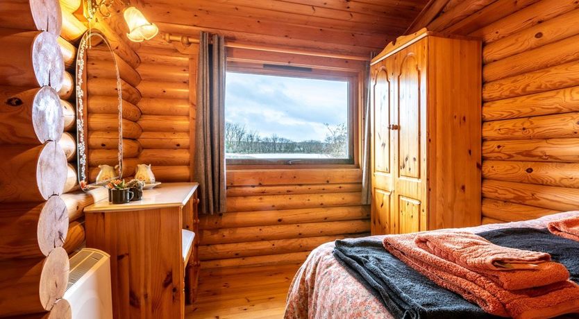 Photo of 2 Bed in Higher Clovelly