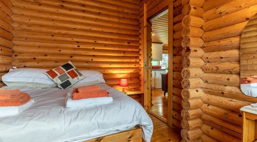 Photo of 2 Bed in Higher Clovelly