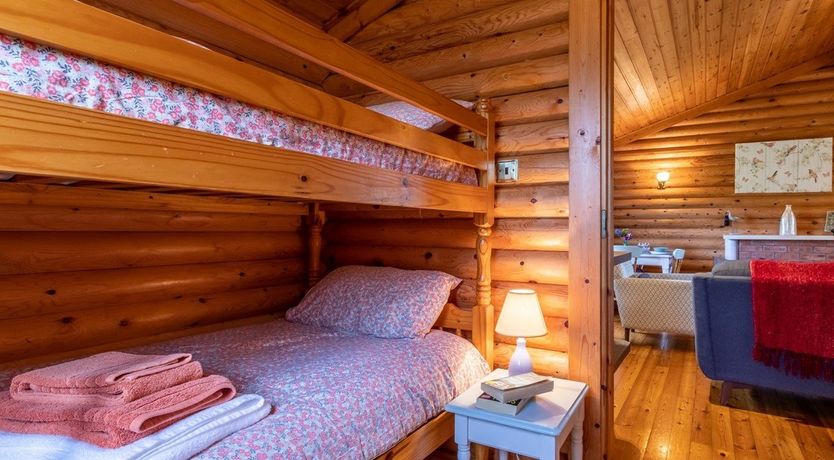 Photo of 2 Bed in Higher Clovelly