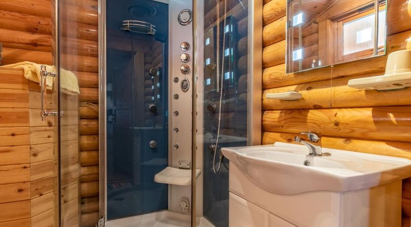 Photo of 2 Bed in Higher Clovelly