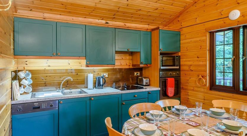 Photo of 3 Bed in Higher Clovelly