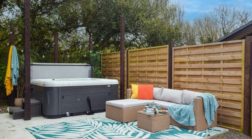 Photo of 3 Bed in Higher Clovelly