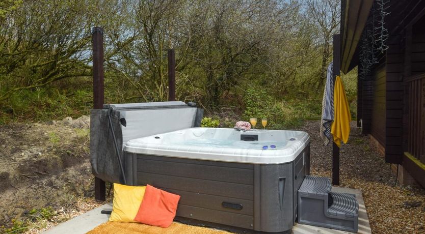 Photo of 3 Bed in Higher Clovelly