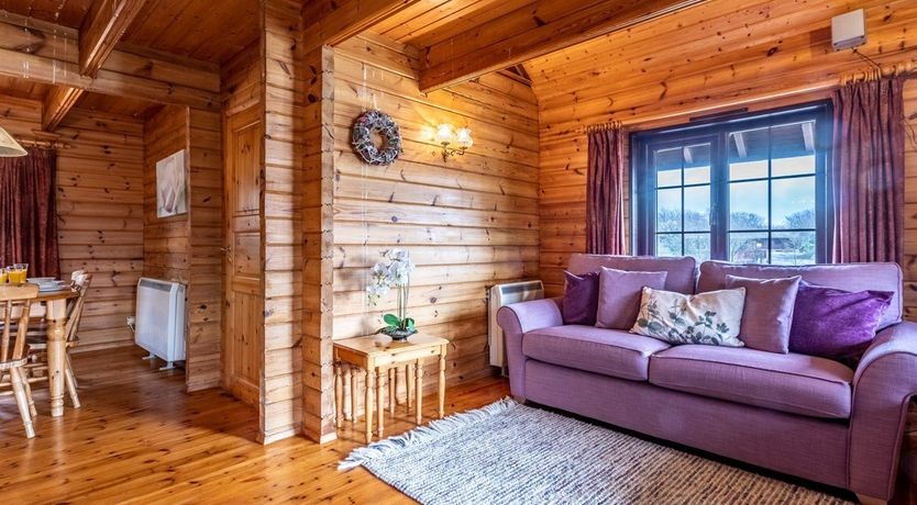 Photo of 3 Bed in Higher Clovelly