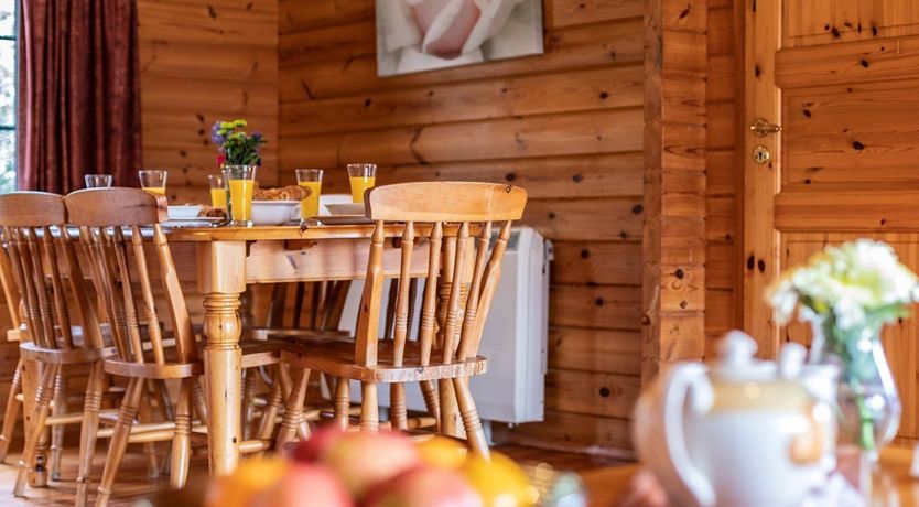 Photo of 3 Bed in Higher Clovelly