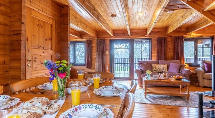 Photo of 3 Bed in Higher Clovelly