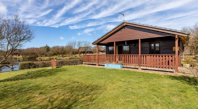 Photo of 3 Bed in Higher Clovelly