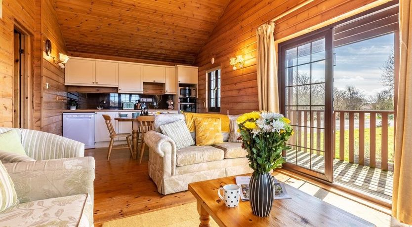 Photo of 3 Bed in Higher Clovelly