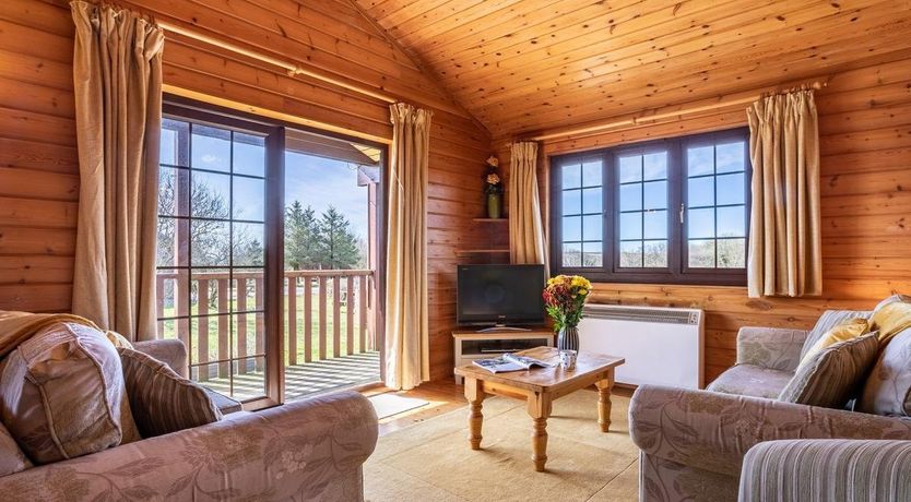 Photo of 3 Bed in Higher Clovelly