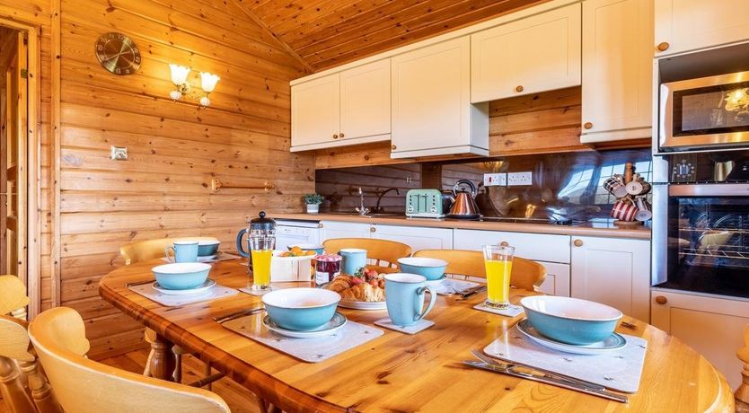 Photo of 3 Bed in Higher Clovelly