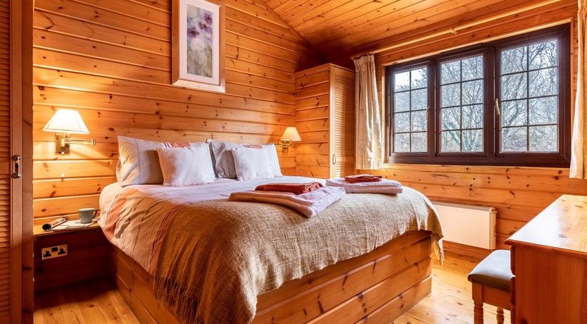 Photo of 3 Bed in Higher Clovelly