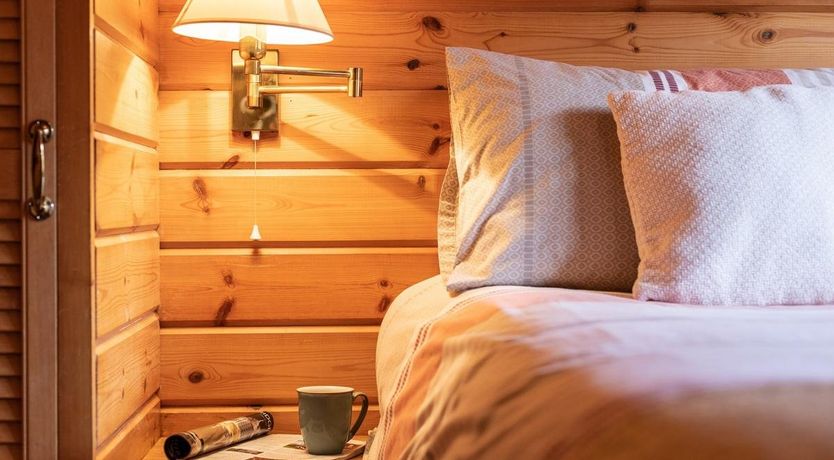 Photo of 3 Bed in Higher Clovelly