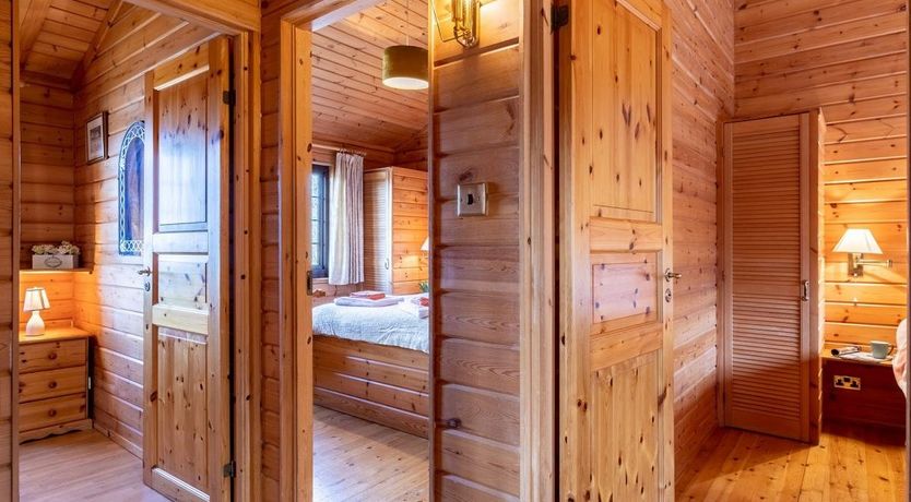 Photo of 3 Bed in Higher Clovelly