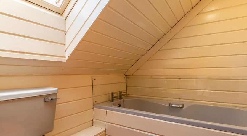 Photo of 3 Bed in Higher Clovelly